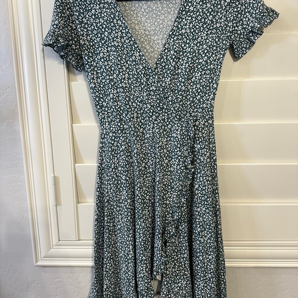 Pull&Bear Dresses & Skirts - Pull&Bear Green Mini Dress with White Floral Print